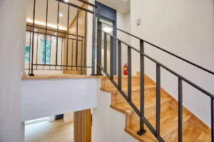 escalier avec garde corps et rembarde réalisé par la metallerie d antoine