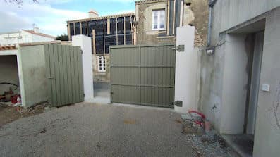 gros plan sur unjardin d'hiver à l'arrière d'une maison