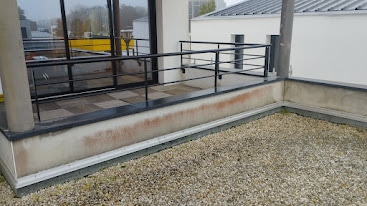Vu sur un garde corps métallique installé sur une terrasse à Saint-Gilles-Croix-de-Vie en Vendée